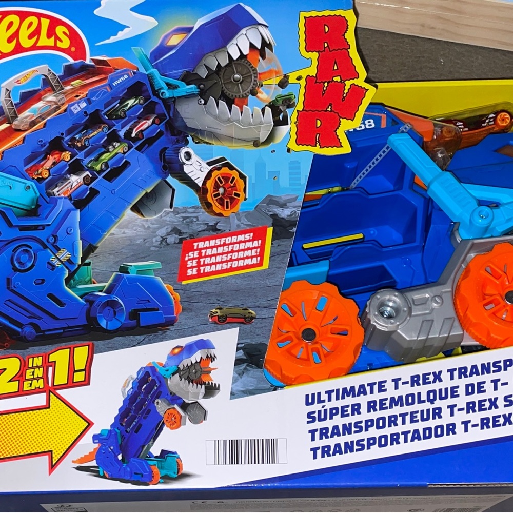 Hot Wheels City Ultimate Hauler Transforms into Stomping T-Rex